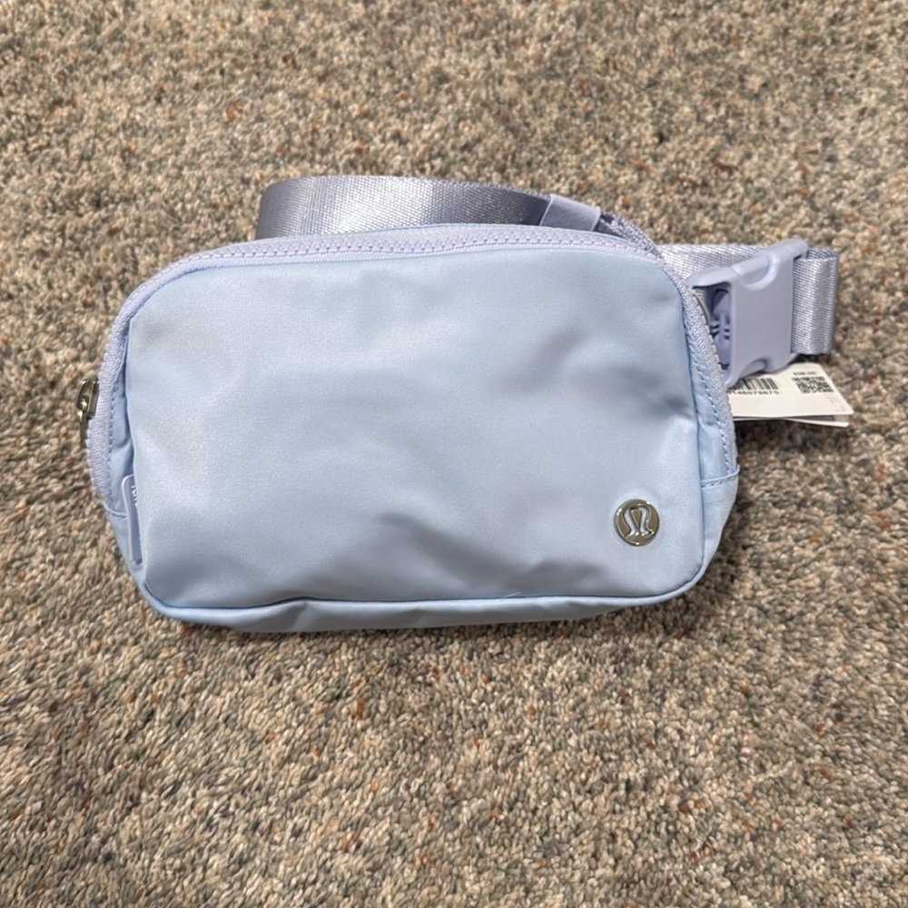 Lululemon belt bag NWT